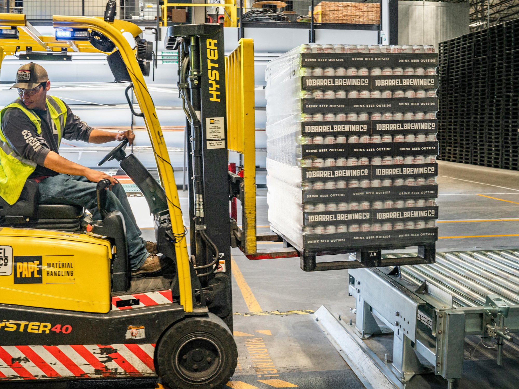 forklift-moving-crate